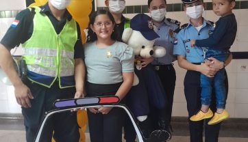 Entrega de presentes a niños enfermos del Hospital de Clínicas de San Lorenzo.