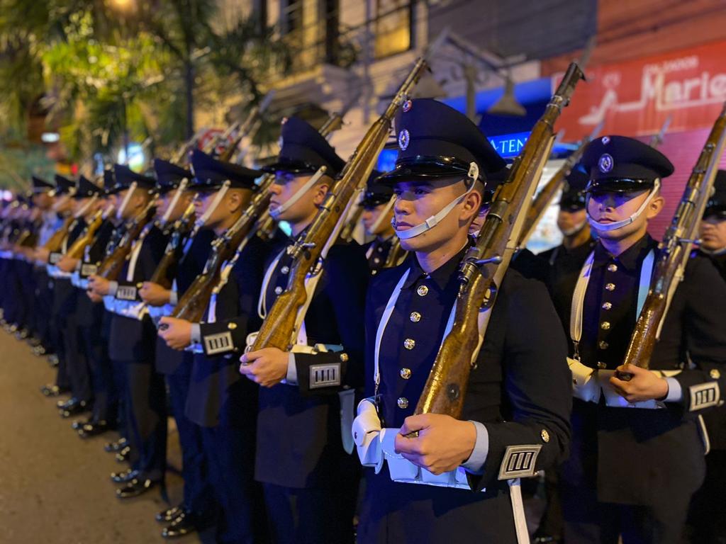 Retreta patriótica en homenaje a los héroes nacionales y mártires de la Policía Nacional
